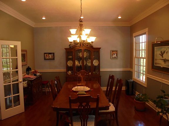 3rd image of 61 Southhaven Ln