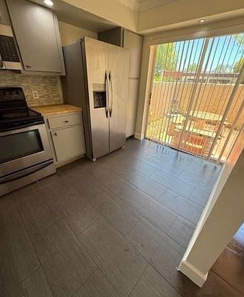 4th image of 9423 NW 65th St