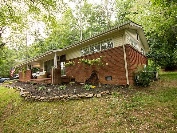 3rd image of 3607 Curtis Ln