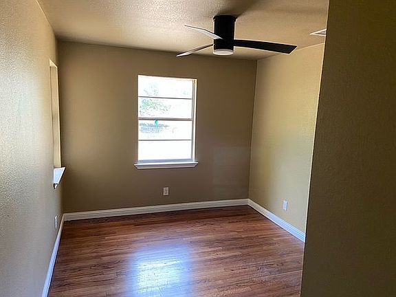 4th image of 1307 Connell Dr