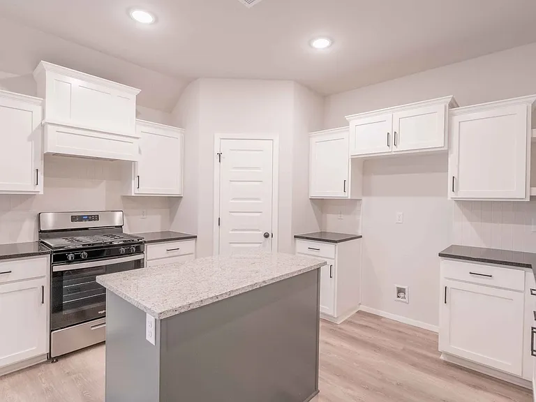 12461 S Lakewood Ave — Photo 10