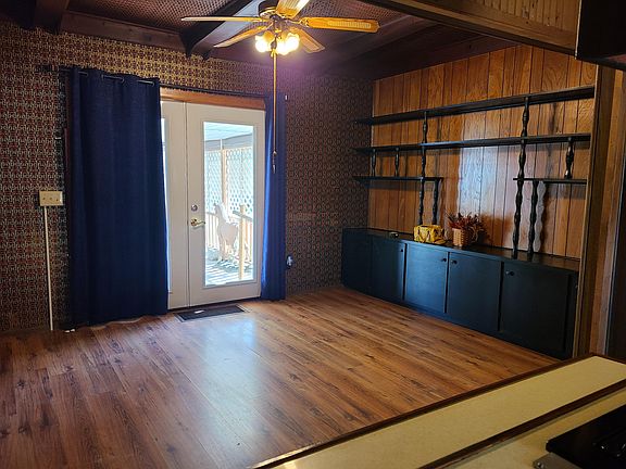 3rd image of 1021 Worth St