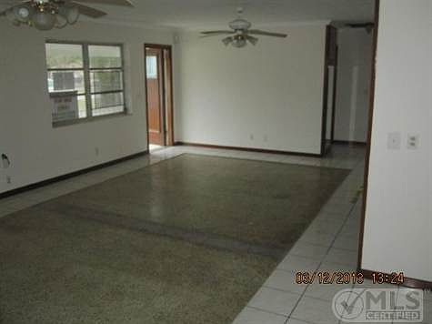 3rd image of 744 Cypress Dr