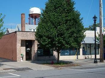 2nd image of 207 Main St