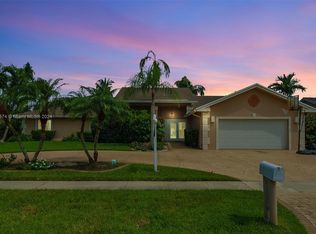 20051 NW 2nd St, Pembroke Pines, FL 33029