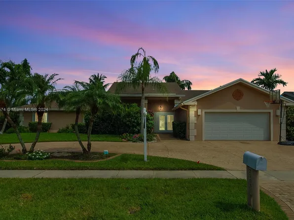 20051 NW 2nd St, Pembroke Pines, FL 33029