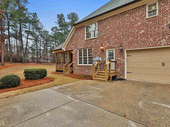 4th image of 211 Kelvington Way #29