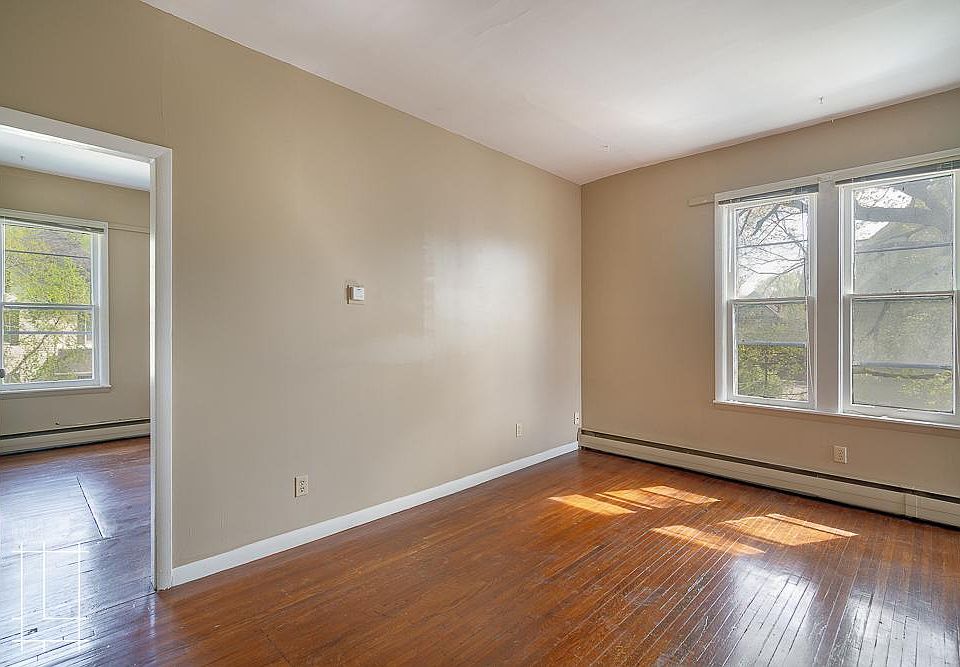 1st image of 297 W 6th Ave #B