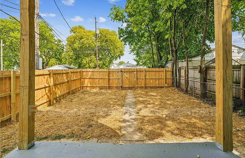 3 bed, 2.5 bath, 1376 sqft, $1,895 — Photo 3