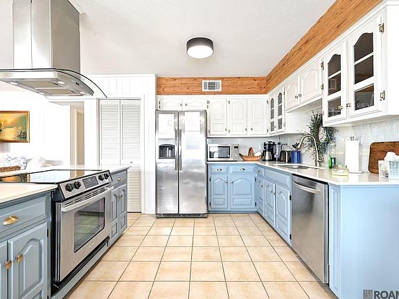4th image of 2215 False River Dr APT 8
