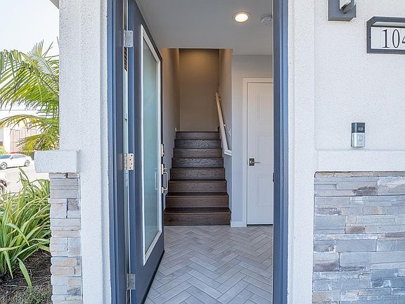 3rd image of 307 West St Unit 104