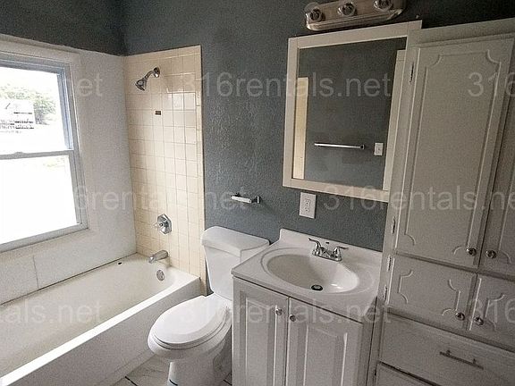 3rd image of 157 N Millwood St