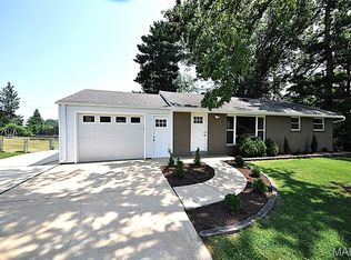 31 E Meadow Ln, Ellisville, MO 63021