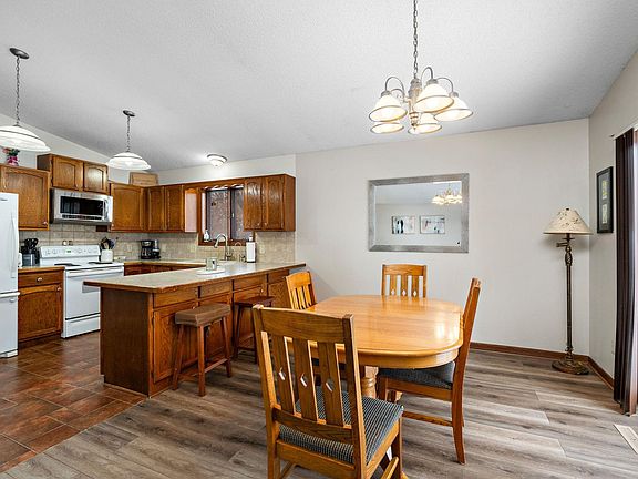 5th image of 2805 Brookview Dr