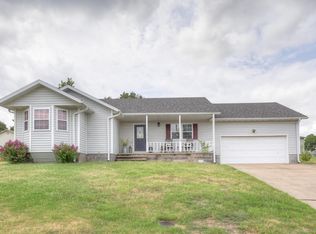 1422 Hearrell St, Neosho, MO 64850
