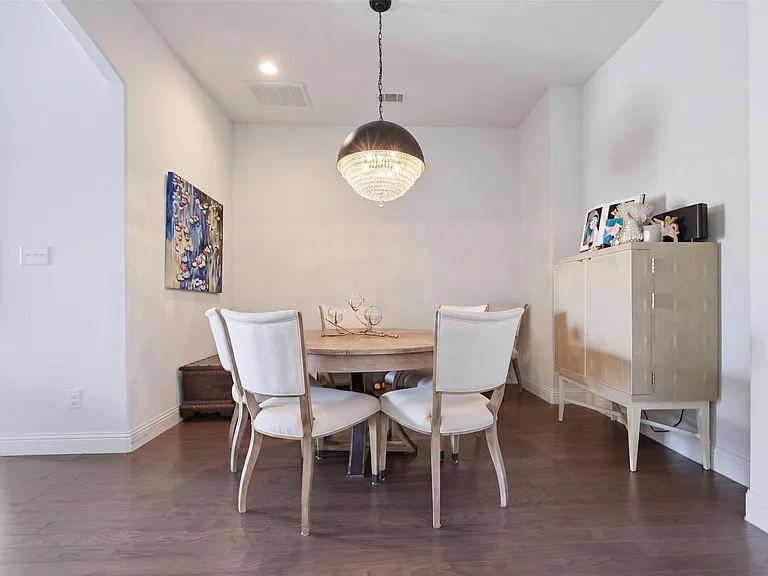 536 Inwood St — Photo 3