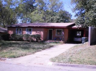 2040 Baker Dr, Tyler, TX 75702