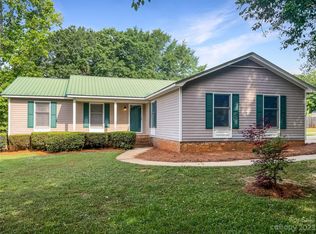 717 Mapleleaf Ln, Gastonia, NC 28056