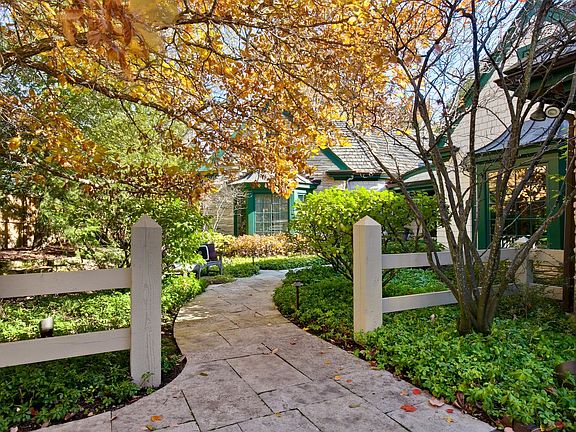 Distinguished Entry from Sheridan Road