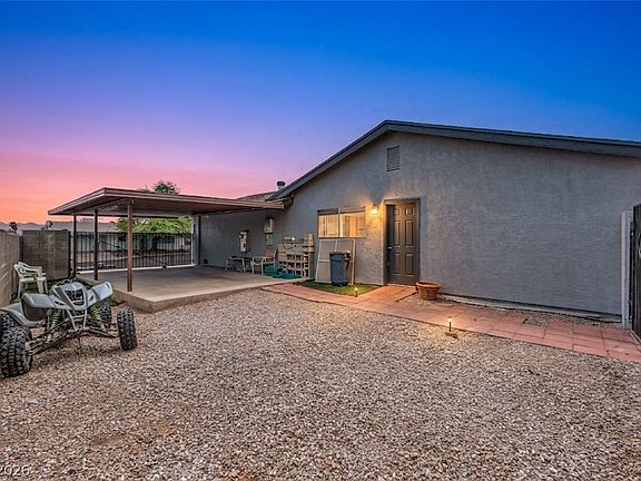 3rd image of 613 Overland Dr