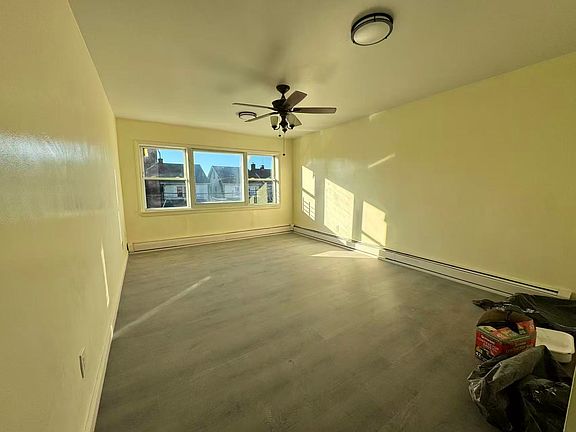2nd image of 2885 Roberts Ave #2