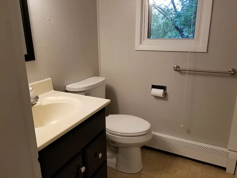 327 Moody St E — Photo 5
