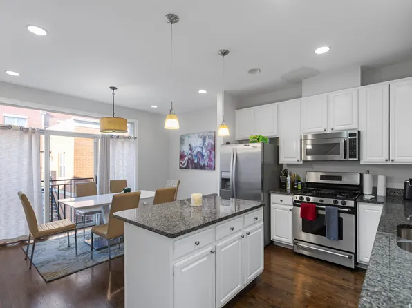 720 W Evergreen Ave, Chicago, IL 60610