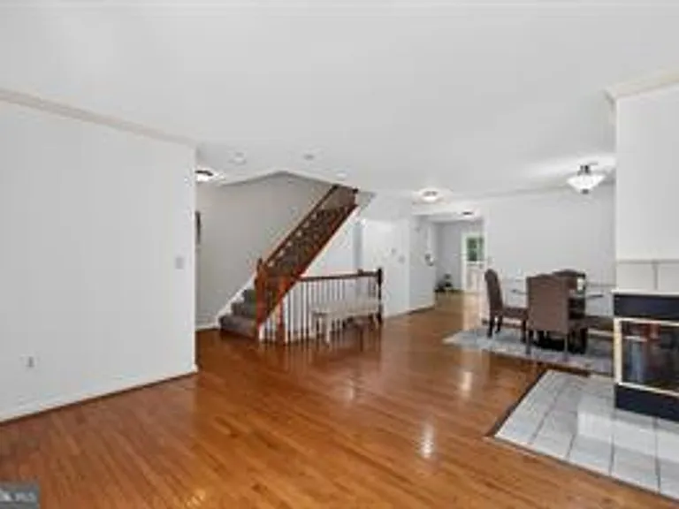 10 Augustine Ct — Photo 5