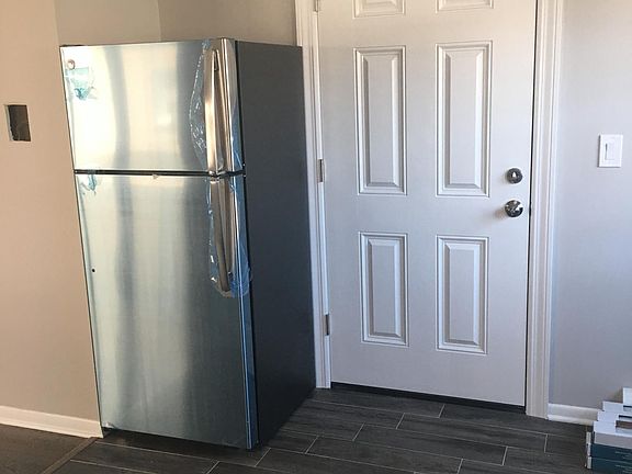 4th image of 8550 W Catalpa Ave #1N