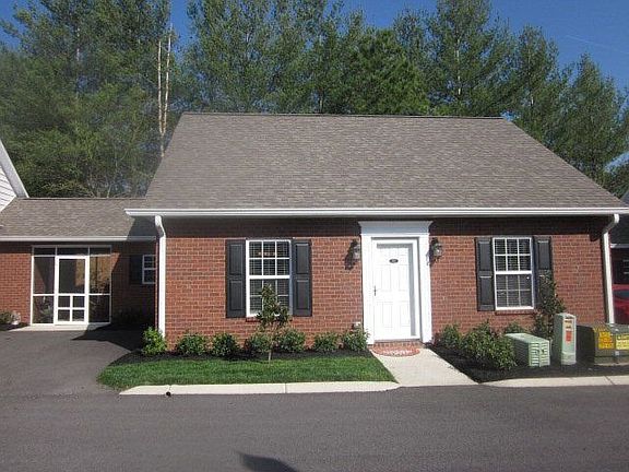 2nd image of 910 Magnolia Ct
