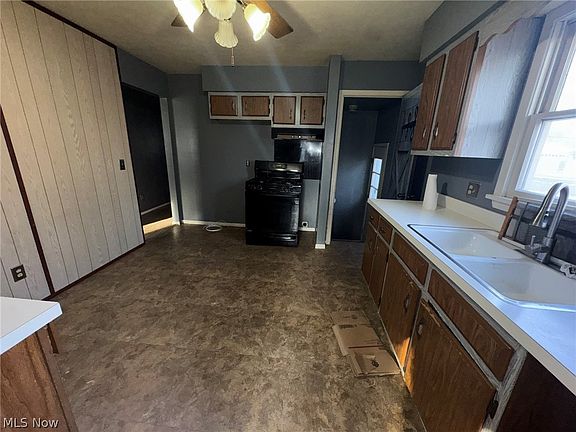 4th image of 581 E 332nd St