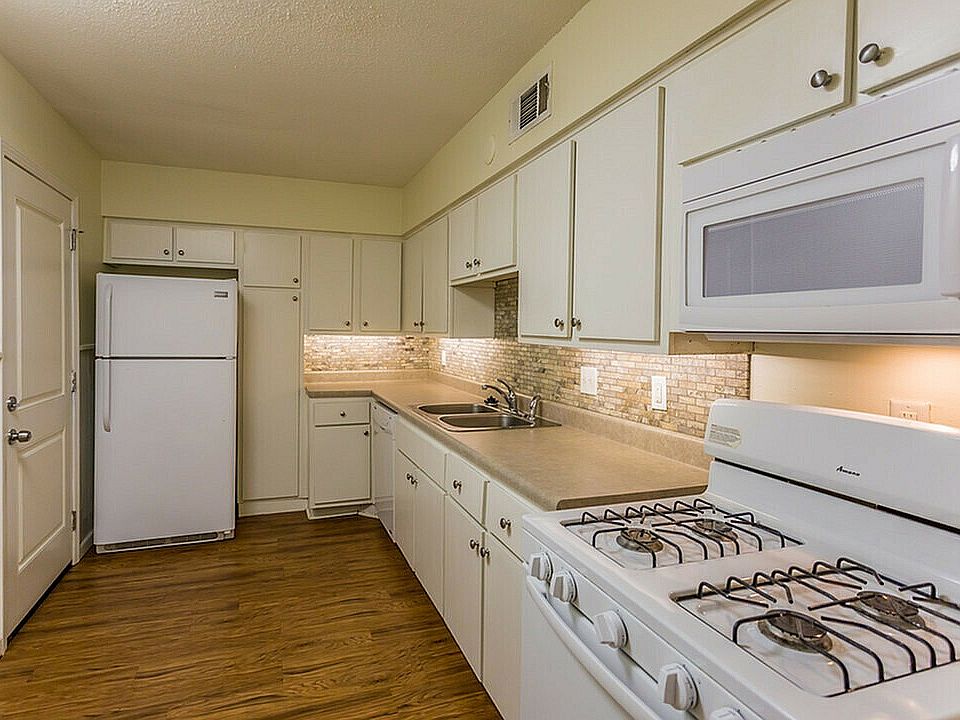 Step into elegance with this beautifully designed kitchen, perfect for culinary creativity.