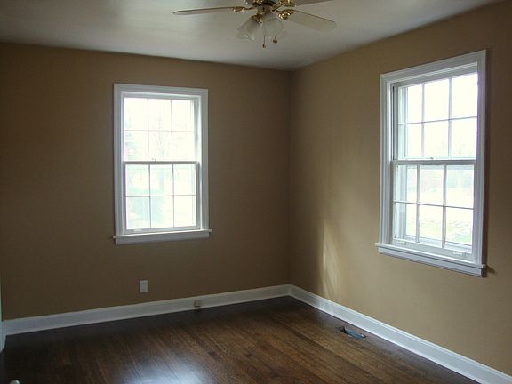 3rd image of 311 W Clark Blvd
