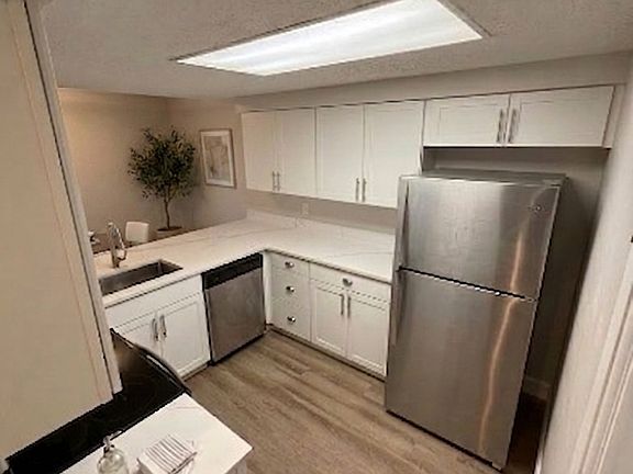 3rd image of 5923 S Willow Way