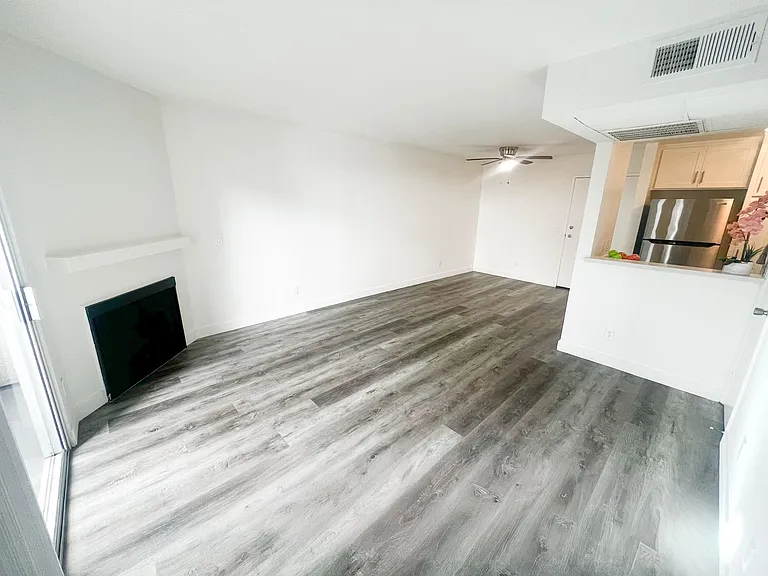20954 Vanowen St — Photo 18