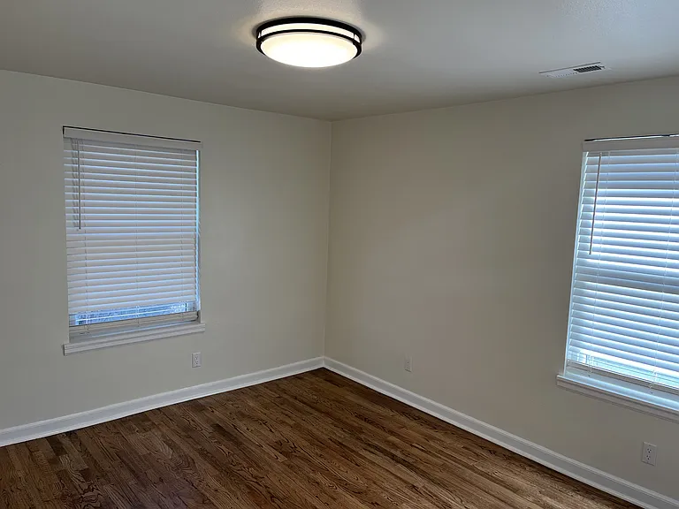 512 W 18th St #3 — Photo 11