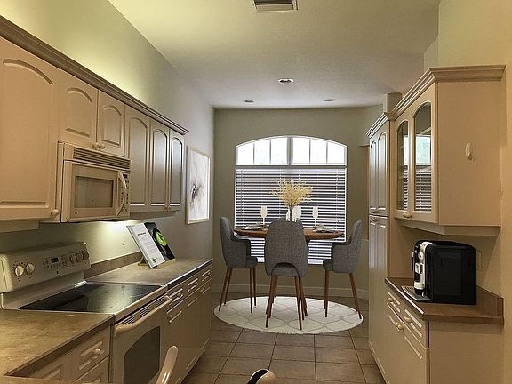 KITCHEN/DINETTE