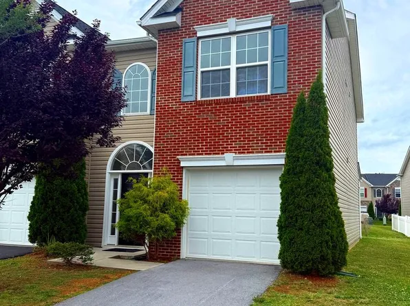 25 Cavendish Way, Falling Waters, WV 25419