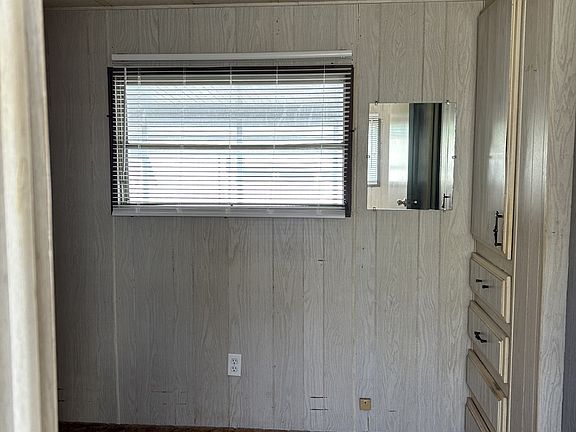 5th image of 259 Lyndol St