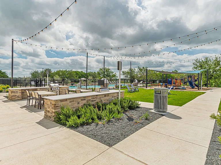 Crossroad Commons — Photo 21