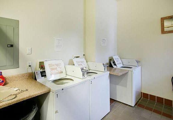 3rd image of 2525 Newtown Ave APT 8D