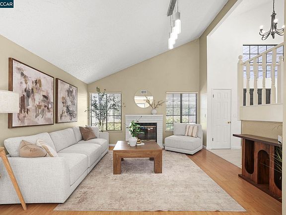 3rd image of 3012 Evergreen Dr