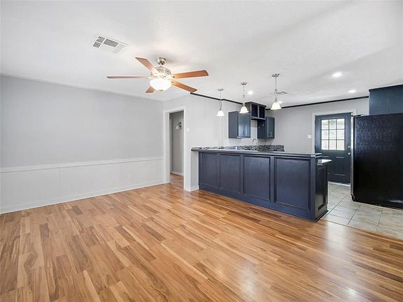 3rd image of 951 Dolby St
