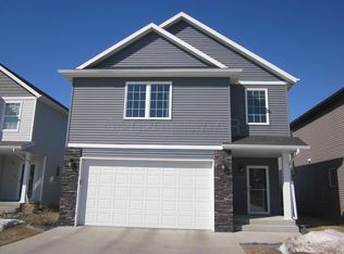 5559 Tuscan Ct S, Fargo, ND 58104