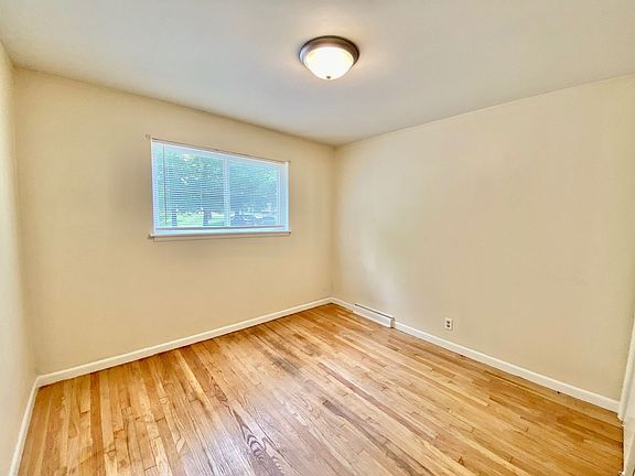 5th image of 3051 W Fardale Ave APT 02