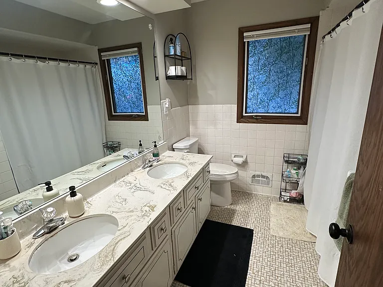 221 9th Ave NE #1 — Photo 11