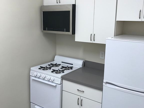 4th image of 2635 Franklin St APT 101