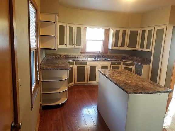 3rd image of 846 W 11th Ave