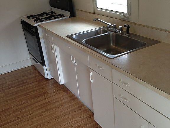 2nd image of 140 S 10th St