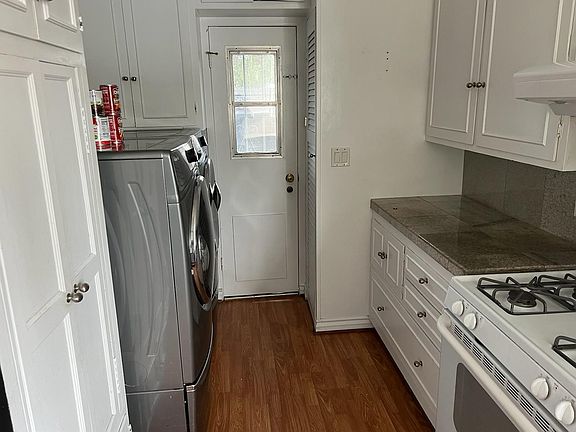 5th image of 1126 N Evergreen St
